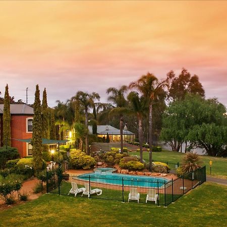 Clare Country Club Hotel Buitenkant foto