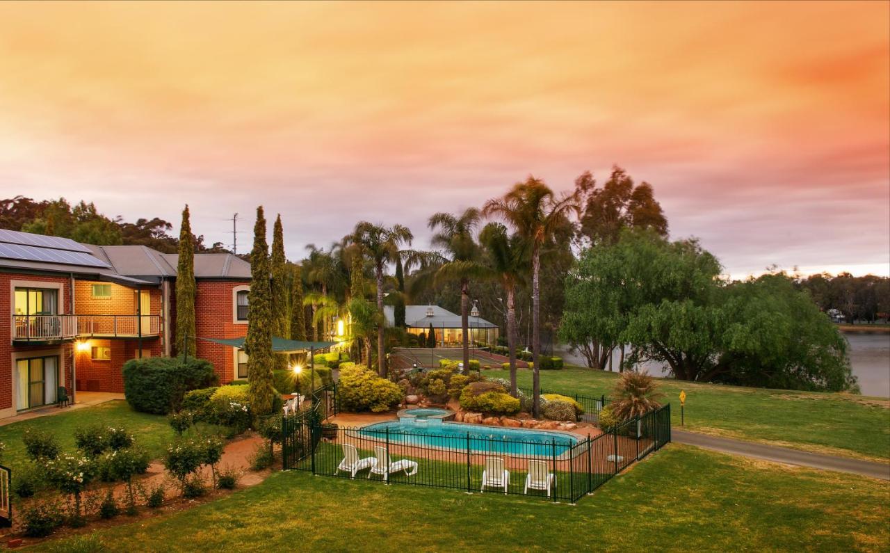 Clare Country Club Hotel Buitenkant foto