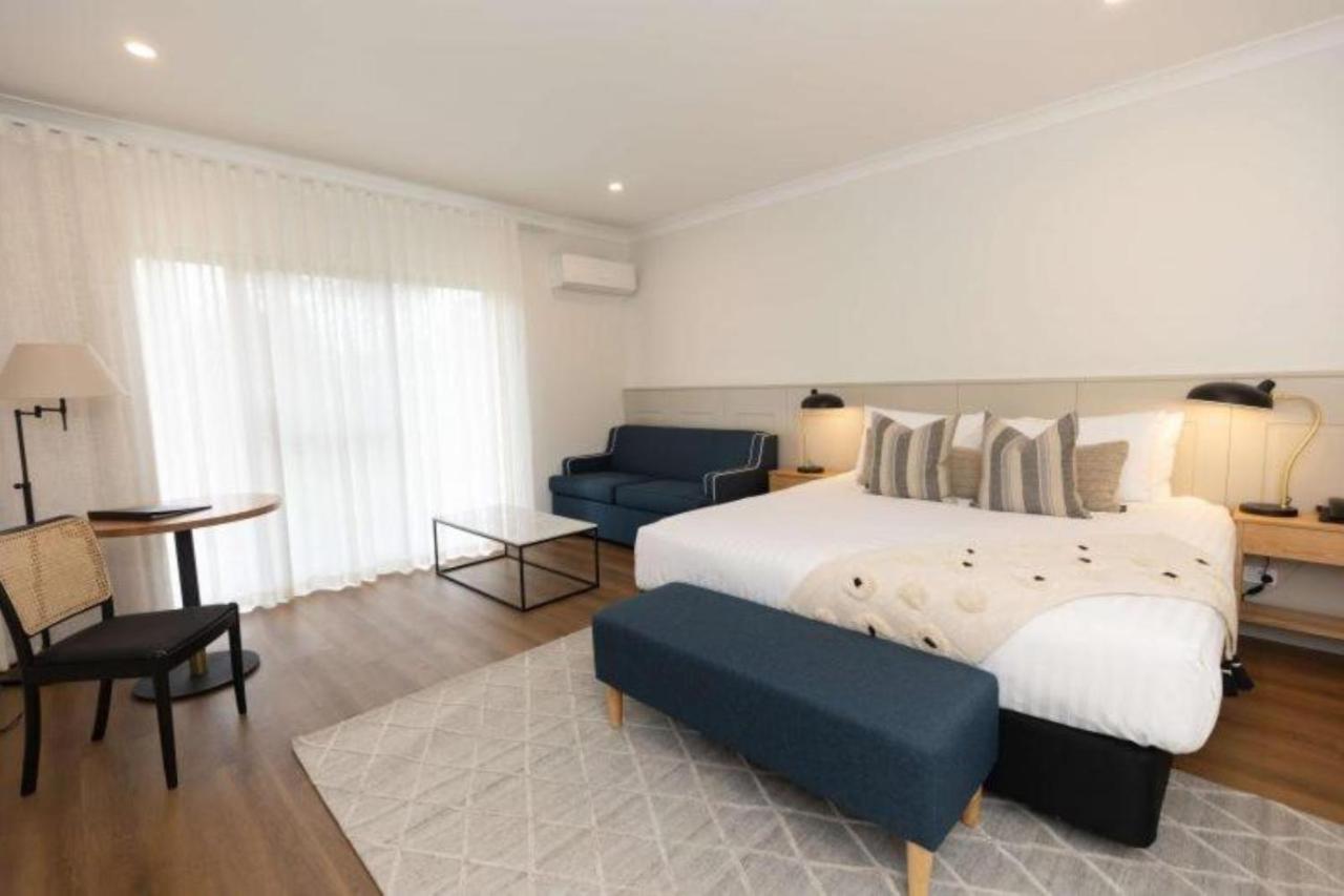Clare Country Club Hotel Buitenkant foto