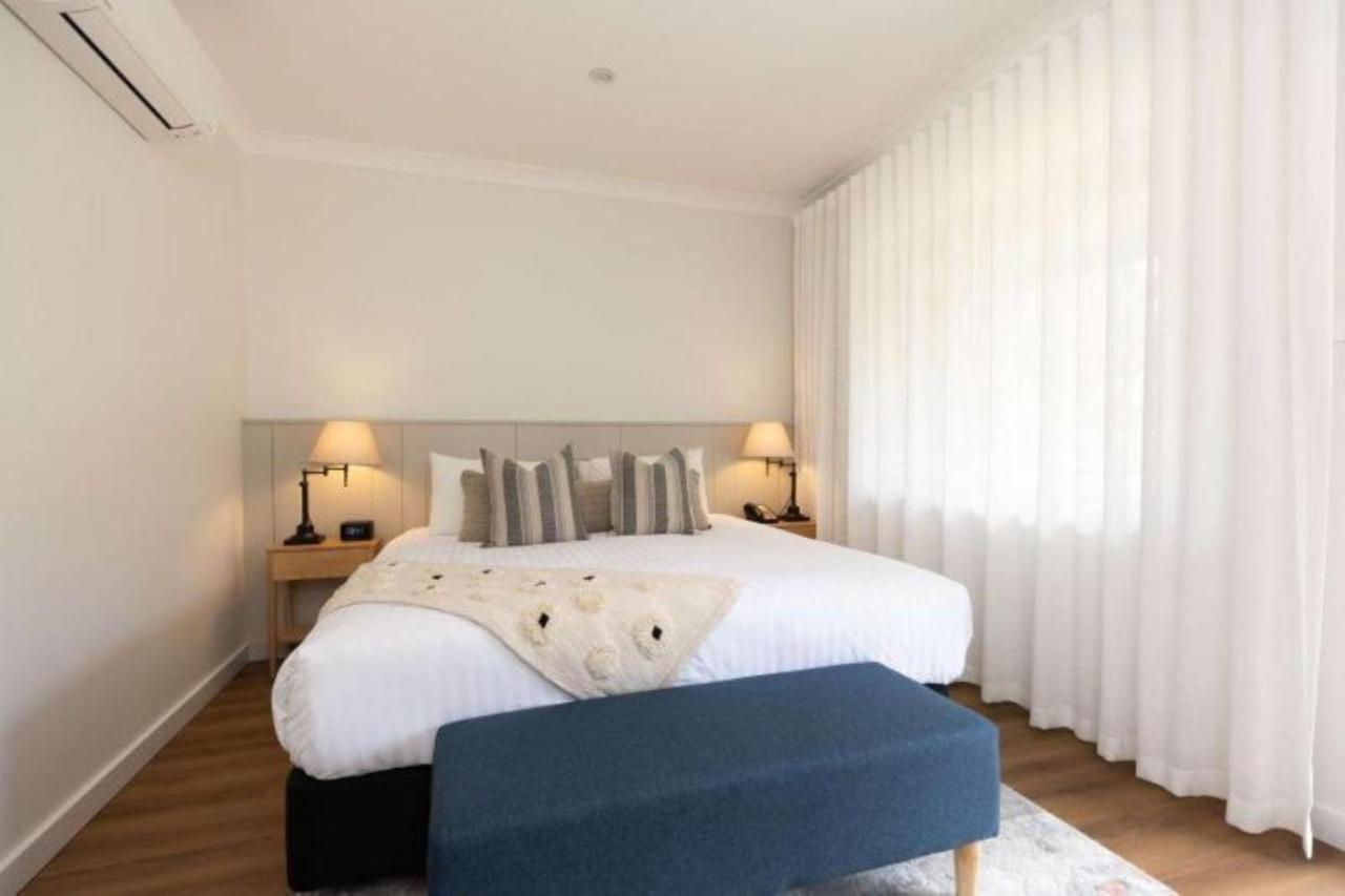 Clare Country Club Hotel Buitenkant foto
