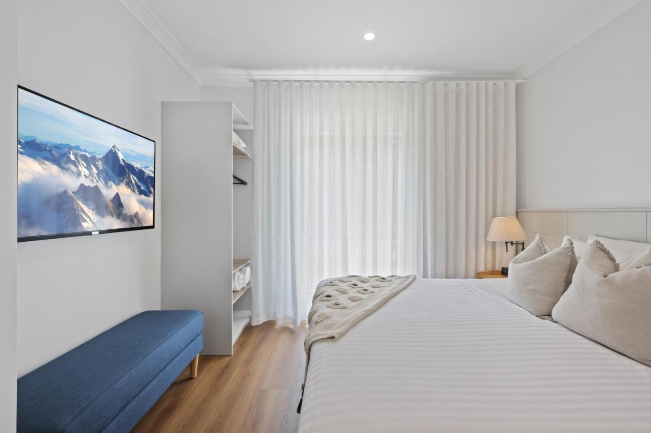 Clare Country Club Hotel Buitenkant foto