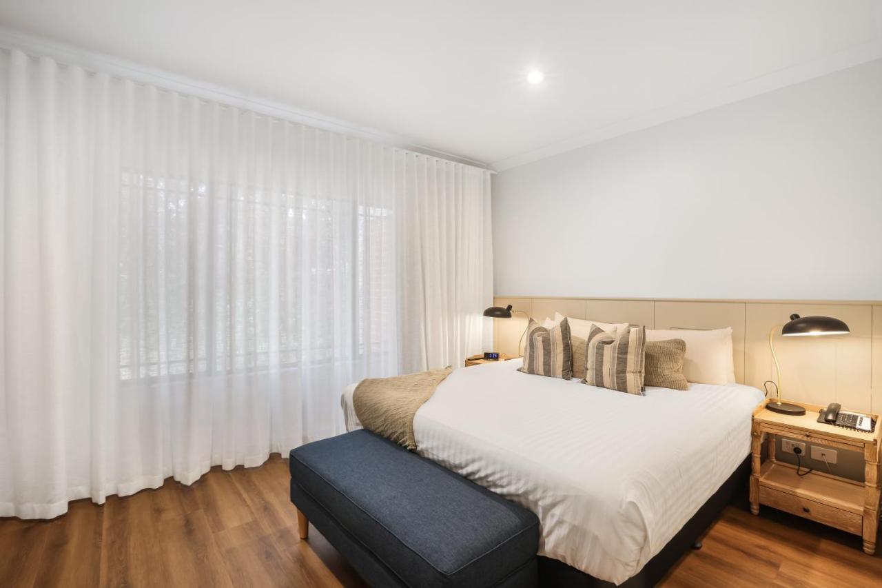 Clare Country Club Hotel Buitenkant foto