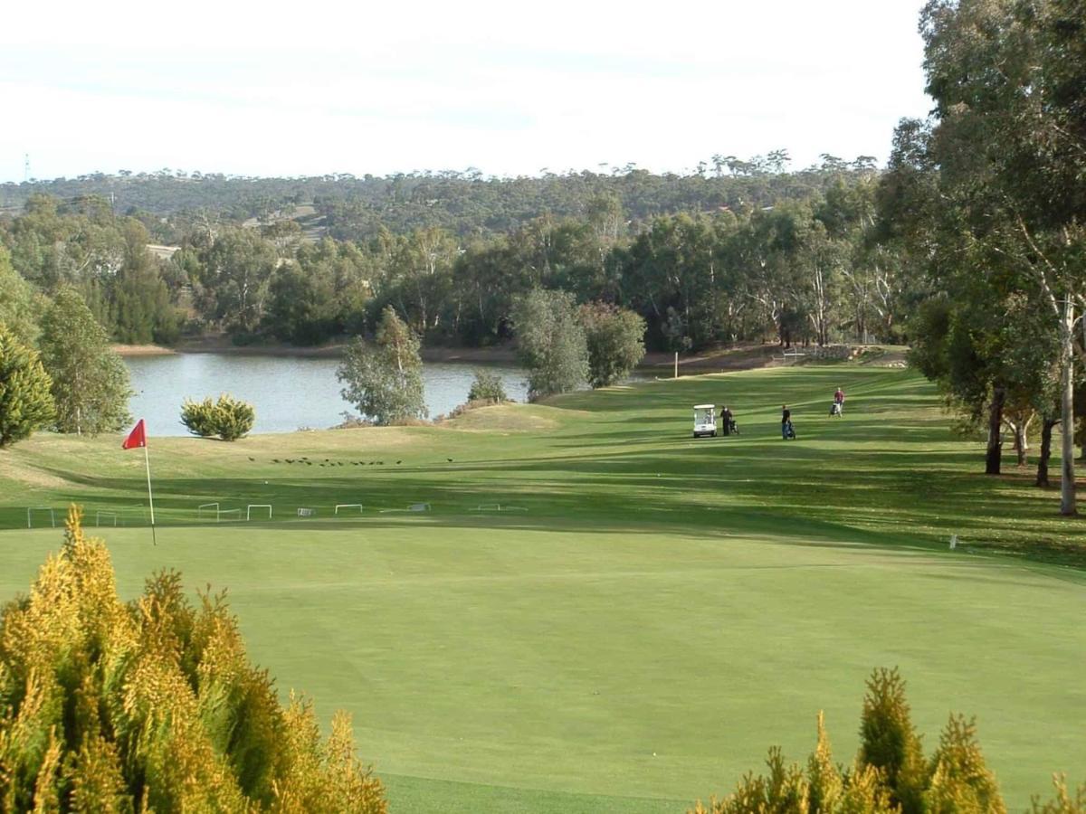 Clare Country Club Hotel Buitenkant foto