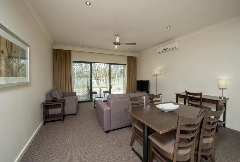 Clare Country Club Hotel Buitenkant foto