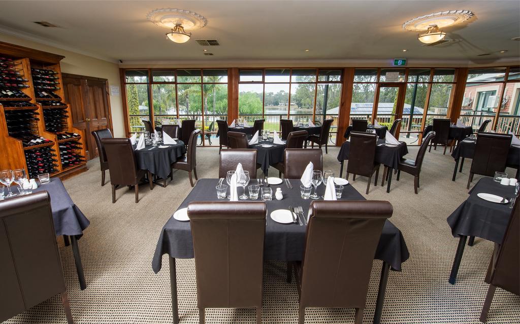 Clare Country Club Hotel Buitenkant foto