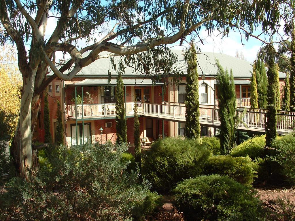 Clare Country Club Hotel Buitenkant foto