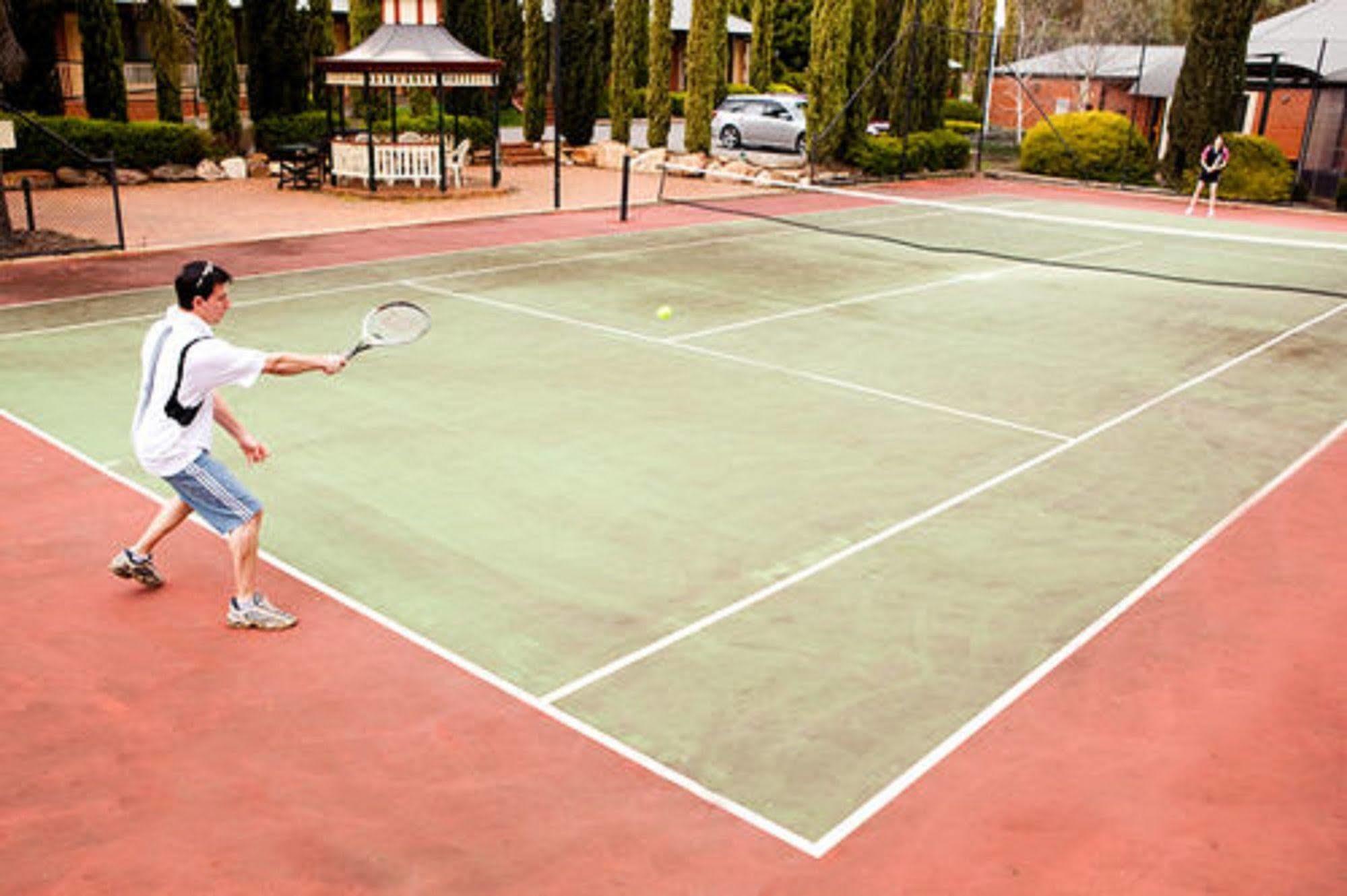 Clare Country Club Hotel Buitenkant foto