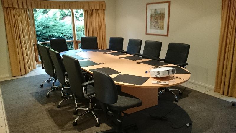 Clare Country Club Hotel Buitenkant foto