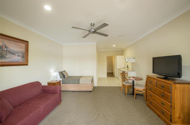Clare Country Club Hotel Buitenkant foto